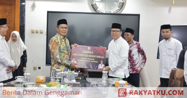 Danny Pomanto Serahkan Bonus Kafilah Makassar Juara STQH Sulsel 2023