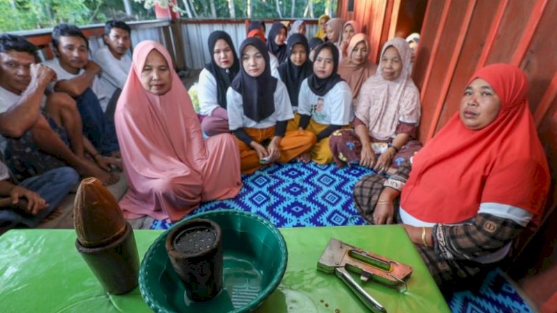 Gerakan Passeddingeng Masyarakat Bone menggelar pelatihan pembuatan gula aren bagi masyarakat Desa Mappalo Ulaweng, Kecamatan Awangpone, Kabupaten Bone, Sulawesi Selatan (Sulsel), Rabu (19/7/2023).