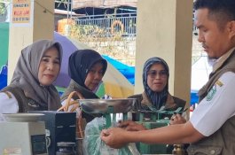 Pastikan Alat Ukur Sesuai Takaran, Pemkot Parepare Turun Periksa Timbangan Pedagang di Pasar