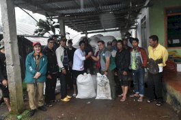 LAZ Hadji Kalla Salurkan Bantuan Saprodi untuk Dukung Kesejahteraan Petani Binaan 