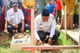 Bupati Maros Chaidir Letakan Batu Pertama Pembangunan Musala SDN 154 Inpres Tumalia