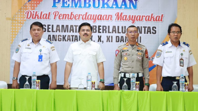 Anggota DPR RI dan Kemenhub Gelar Diklat Pemberdayaan Masyarakat Keselamatan Berlalu Lintas di Barru 