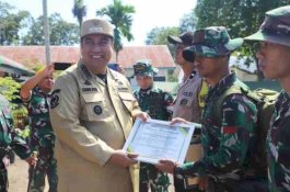 Bupati Maros Chaidir Syam Salurkan Bantuan pada Program Bhakti Sosial Kodim