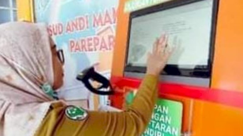 Rumah Sakit Umum Daerah (RSUD) Andi Makkasau memberikan kemudahan masyarakat untuk mendapatkan pelayanan 
dengan menghadirkan mesin Anjungan Pendaftaran Mandiri (APM).