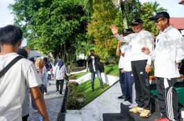 Wali Kota Parepare Lepas Peserta Jalan Sehat Milad UMPAR