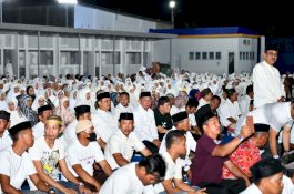 Rusdi Masse Gelar Maghrib Berjamaah, Ribuan Warga Hadir