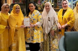 Buku Karya Ketua PKK Parepare Diapresiasi Ketum IIPG Pusat