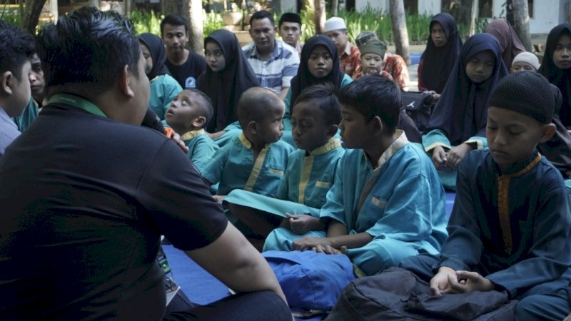 Peringati 10 Muharam 1445H, Managemen Bugis Waterpark Adventure Ajak Anak Panti Yasinan dan Bermain Wahana 