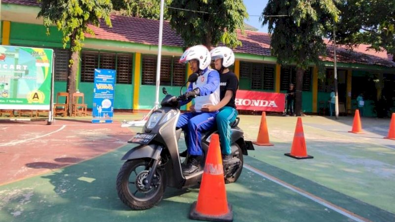 Safety Riding SMK Kartika