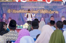 Taufan Pawe Hadiri Peletakan Batu Pertama Pembangunan Pesantren Al-Munawwarah GUPPI