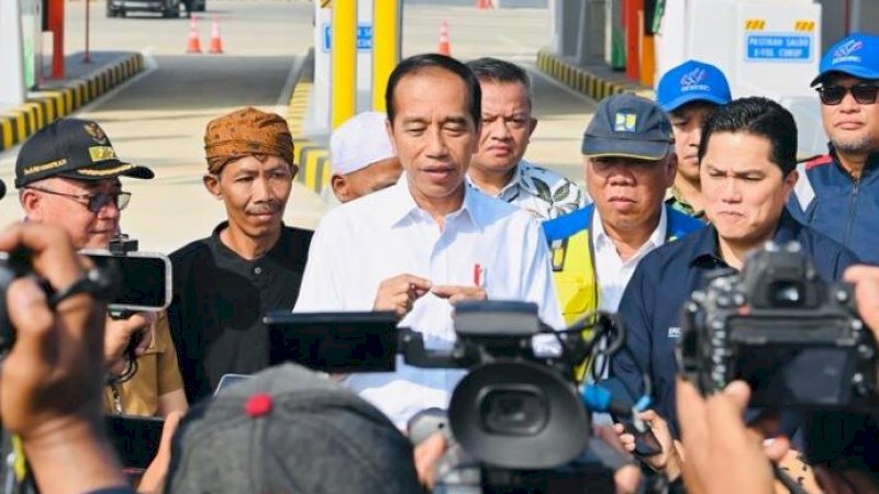 Presiden Joko Widodo (Jokowi) saat memberikan keterangan kepada wartawan usai meresmikan Jalan Tol Ciawi-Sukabumi ruas Cigombong-Cibadak, di Sukabumi, Jawa Barat, Jumat (4/8/2023). (Foto: BPMI Setpres)