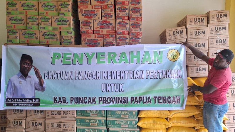 Kementan Beri Bantuan Pangan 1,2 Ton untuk Warga Puncak Papua