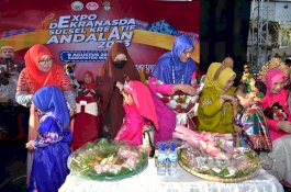 Ribuan Peserta Defile Ramaikan Expo Dekranasda Kreatif Andalan 2023 di Wajo