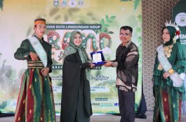 Erna Rasyid Taufan Dianugerahi Bunda Lingkungan Hidup Parepare