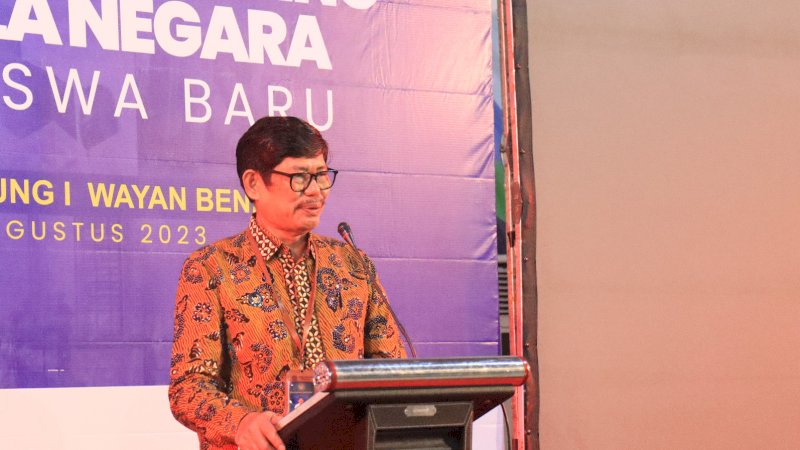 Direktur Poltekpar Makassar, Drs. Muhammad Arifin saat membuka pelatihan ESQ di Aula  Balairung I wayan Bendhi Poltekpar Makassar, selasa(8/8)