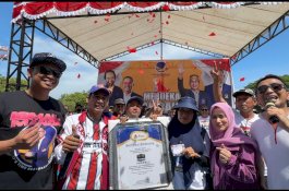 Jalan Sehat Anak Rakyat Diikuti 15 Ribu Peserta, Penerima Hadiah Umroh Doakan Rudianto Lallo