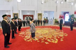 Presiden Jokowi Anugerahkan Tanda Kehormatan kepada 18 Tokoh