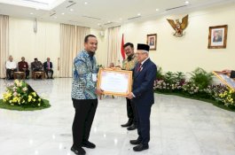 Gubernur Sulsel Terima Penghargaan Adhikarya Nararya Pembangunan Pertanian