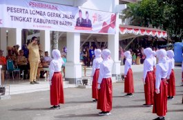 HUT RI, Lomba Gerak Jalan Tingkat SD dan SMP Berlangsung Meriah di Barru