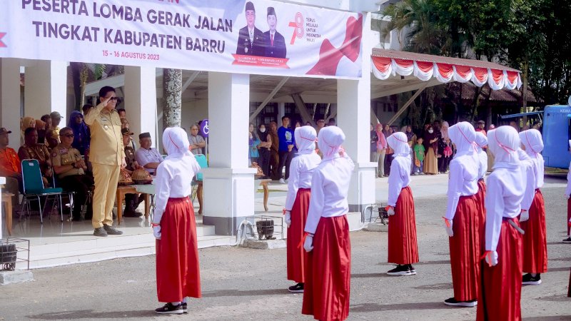 HUT RI, Lomba Gerak Jalan Tingkat SD dan SMP Berlangsung Meriah di Barru