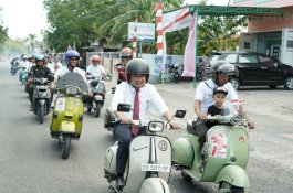 Pecinta Kendaraan Klasik Ramaikan Pawai Bantaeng Berkibar