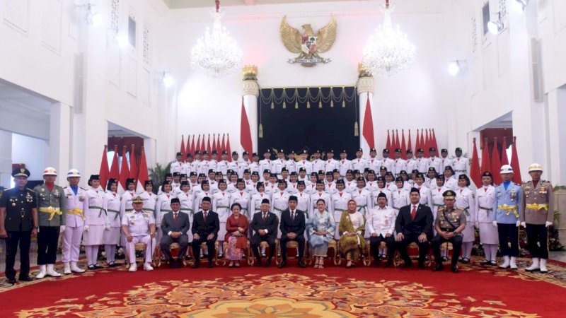 Pengukuhan 76 pelajar anggota pasukan pengibar bendara pusaka (Paskibraka) 2023 berlangsung di Istana Negara, Jakarta, Selasa (15/8/2023). (Foto: Humas Setkab)