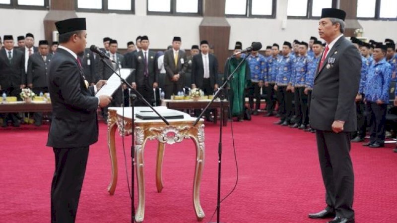 Pelantikan Andi Muhammad Arsjad sebagai Penjabat (Pj) Sekretaris Daerah (Sekda) Sulsel di Ruang Pola Kantor Gubernur, Rabu (16/8/2023). (Foto: Pemprov Sulsel)