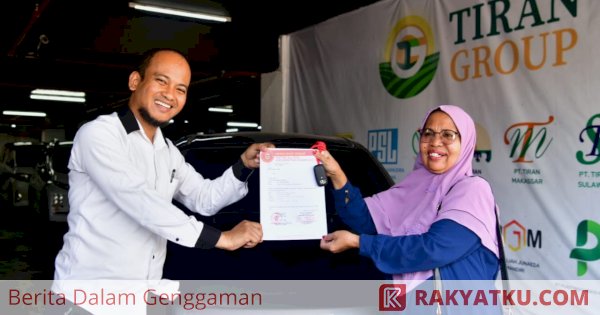 Pemenang Hadiah Umroh Jalan Sehat Anti Mager Terharu Menerima Hadiah