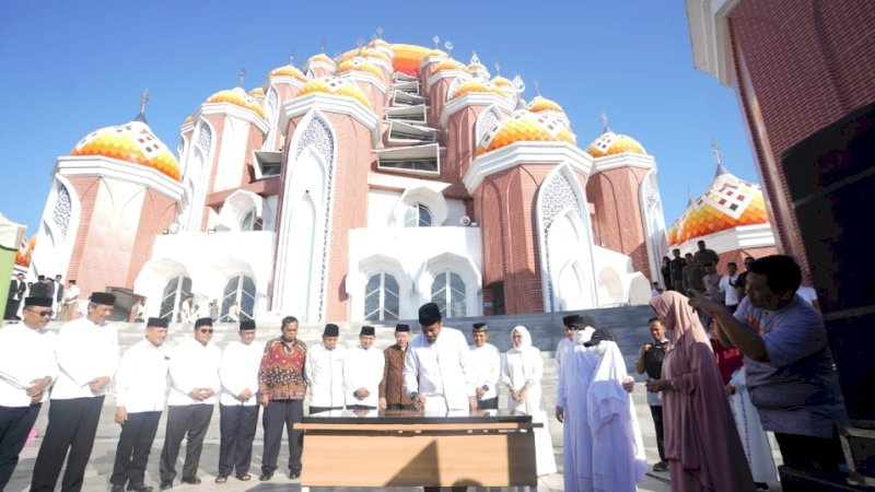 Sempat Terhenti 3 Tahun, Gubernur Andi Sudirman Resmikan Masjid Kubah 99 Asmaul Husna