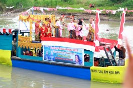 Lomba Perahu Hias, Perahu Dayung dan Perahu Mesin Ramaikan Festival Danau Tempe 2023