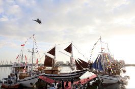 Atraksi Sukhoi Buka Rangkaian Makassar F8 di Anjungan Pantai Losari