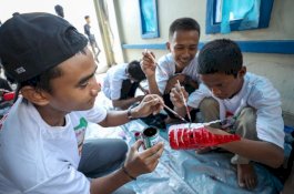 Ganjar Milenial Center Sulsel Asah Kreativitas Anak Muda lewat Pelatihan Pot Bunga