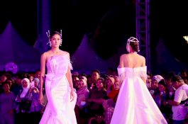 Koleksi Dress Elegan Desainer Vietnam Ramaikan Festival F8 Makassar