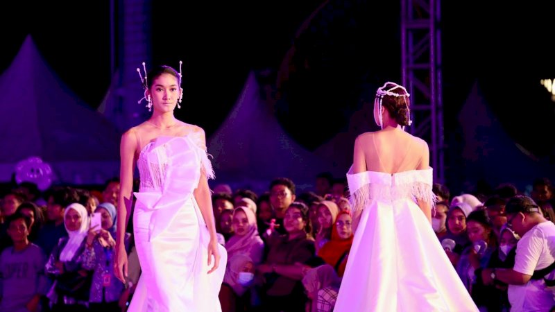 Koleksi Dress Elegan Desainer Vietnam Ramaikan Festival F8 Makassar