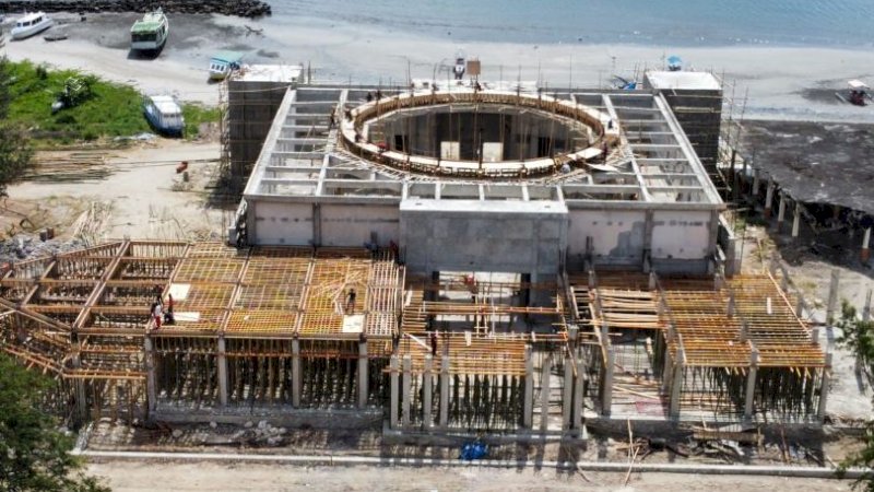 
Pembangunan Masjid Agung Selayar di Kabupaten Kepulauan Selayar kini progres tahap II. (Foto: Pemprov Sulsel)