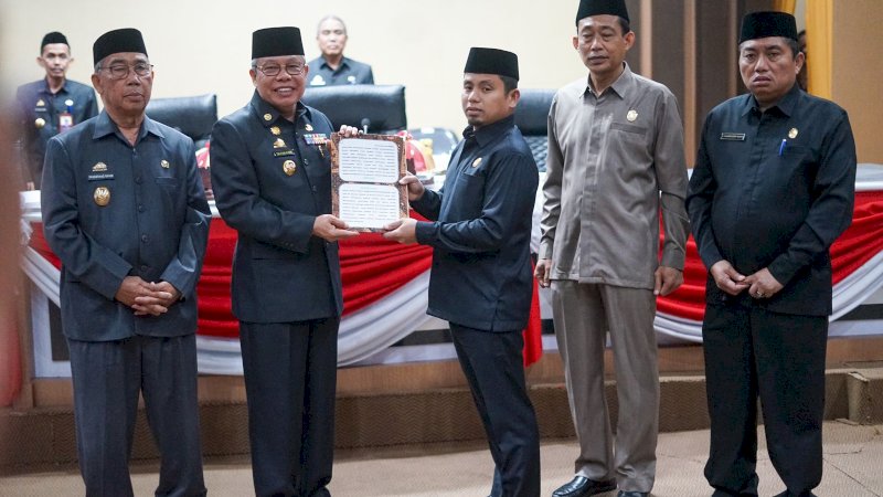Rapat paripurna penyerahan KUA-PPAS APBD-P Pemkot Parepare tahun anggaran 2023 di ruang paripurna DPRD Kota Parepare, Selasa (29/8/2023).