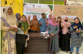 LPKM Fak Farmasi UMI Kembali Ajak Warga Buat Sabun Gel dari Buah Belimbing