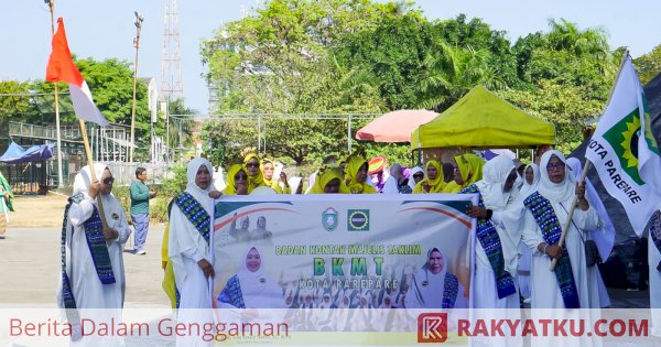 Kontingen Parepare Raih Juara Favorit Lomba Defile Silaturahmi Akbar BKMT