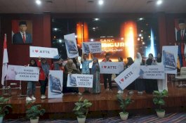 Buku Sang Anak Guru Resmi di Launching di Gedung Teater UNM