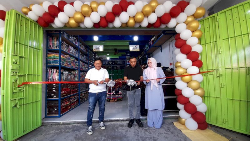 Grand opening Toko HAR 88 Karpet yang berlokasi di Jalan Sarappo, Nomor 96, Makassar.