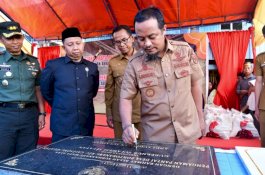Pengujung Masa Jabatan, Andi Sudirman Letakkan Batu Pertama Pembangunan Tanggul Penahan Abrasi di Takalar