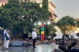 Ganjar Pamit dari Jateng: Jenengan Semua Bagian dari Saya