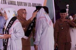 Wisuda Ibu-ibu dan Santri di Saptamarga, Bupati Luwu Utara: Terus Belajar Alquran