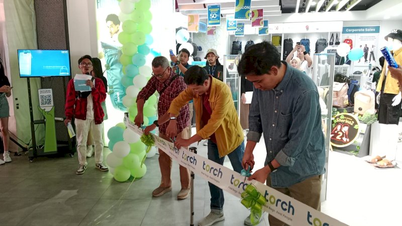 Peresmian offline store Torch di Mal Nipah, Jalan Urip Sumoharjo, Makassar, Sabtu (9/9/2023). 