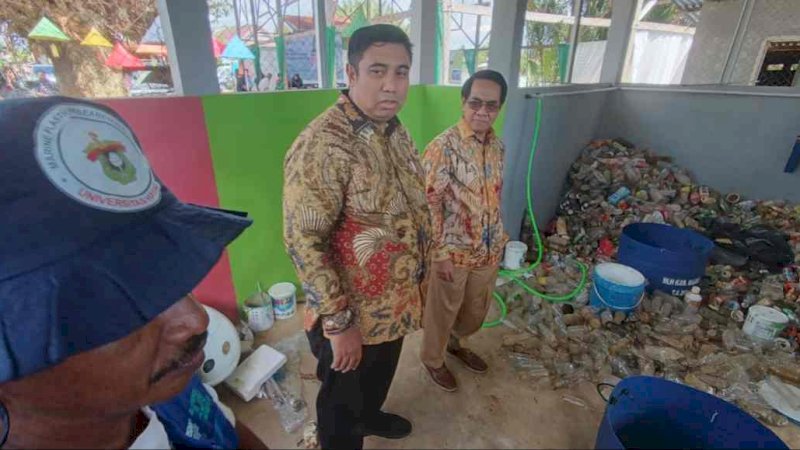 Pemkab Maros dan Unhas Kerja Sama Terapkan Perangkap Sampah di Sungai