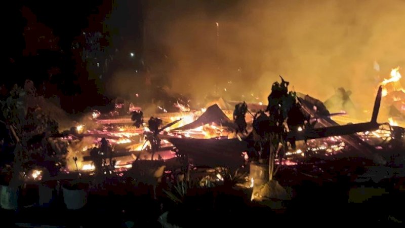 Kebakaran di Jalan Haji Bahe, Kelurahan Tempe, Kecamatan Tempe, Kabupaten Wajo, Sulawesi Selatan, Sabtu (16/9/2023) dini hari.