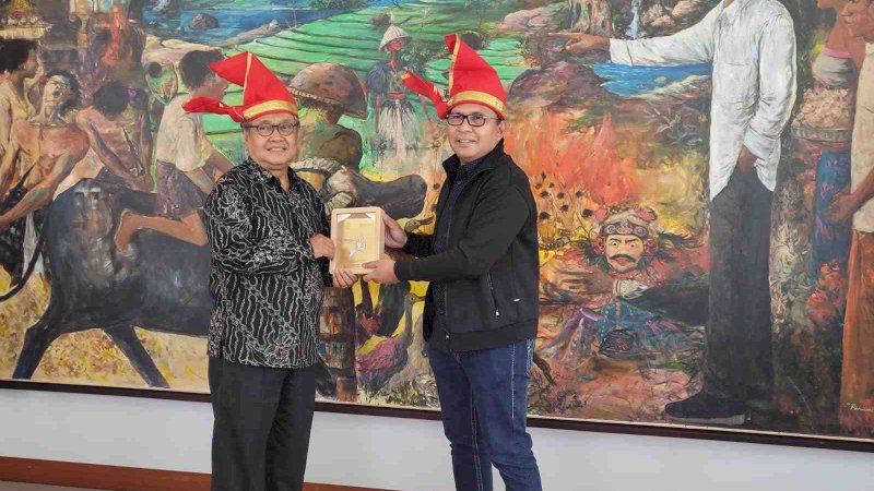 Wali Kota Makassar, Mohammad Ramdhan Pomanto (kanan), bersama Duta Besar Indonesia untuk Jepang, Hery Akhmadi. (Foto: Pemkot Makassar)