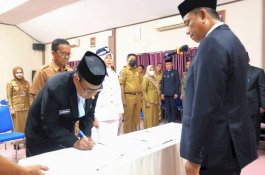 Bupati Amran Lantik 18 Pejabat Lingkup Pemkab Wajo