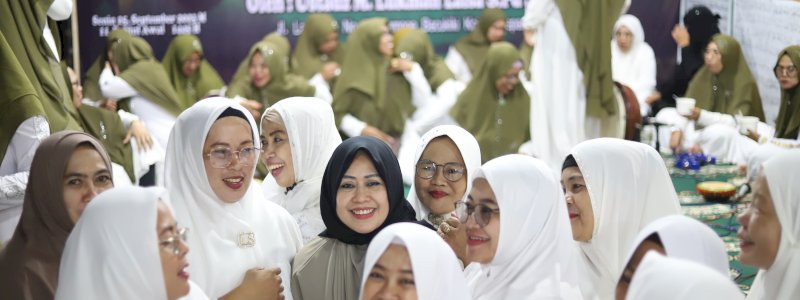 Erna Rasyid Taufan Ingatkan Warga Untuk Banyak Bersedekah Dan Bersyukur