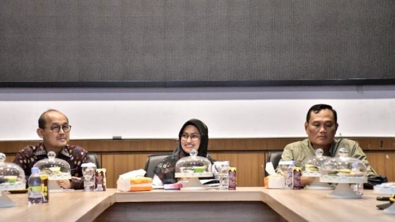 Bupati Luwu Utara, Indah Putri Indriani (tengah), saat memimpin Rapat Persiapan DIP4T, Rabu (27/9/2023). (Foto: Pemkab Luwu Utara)